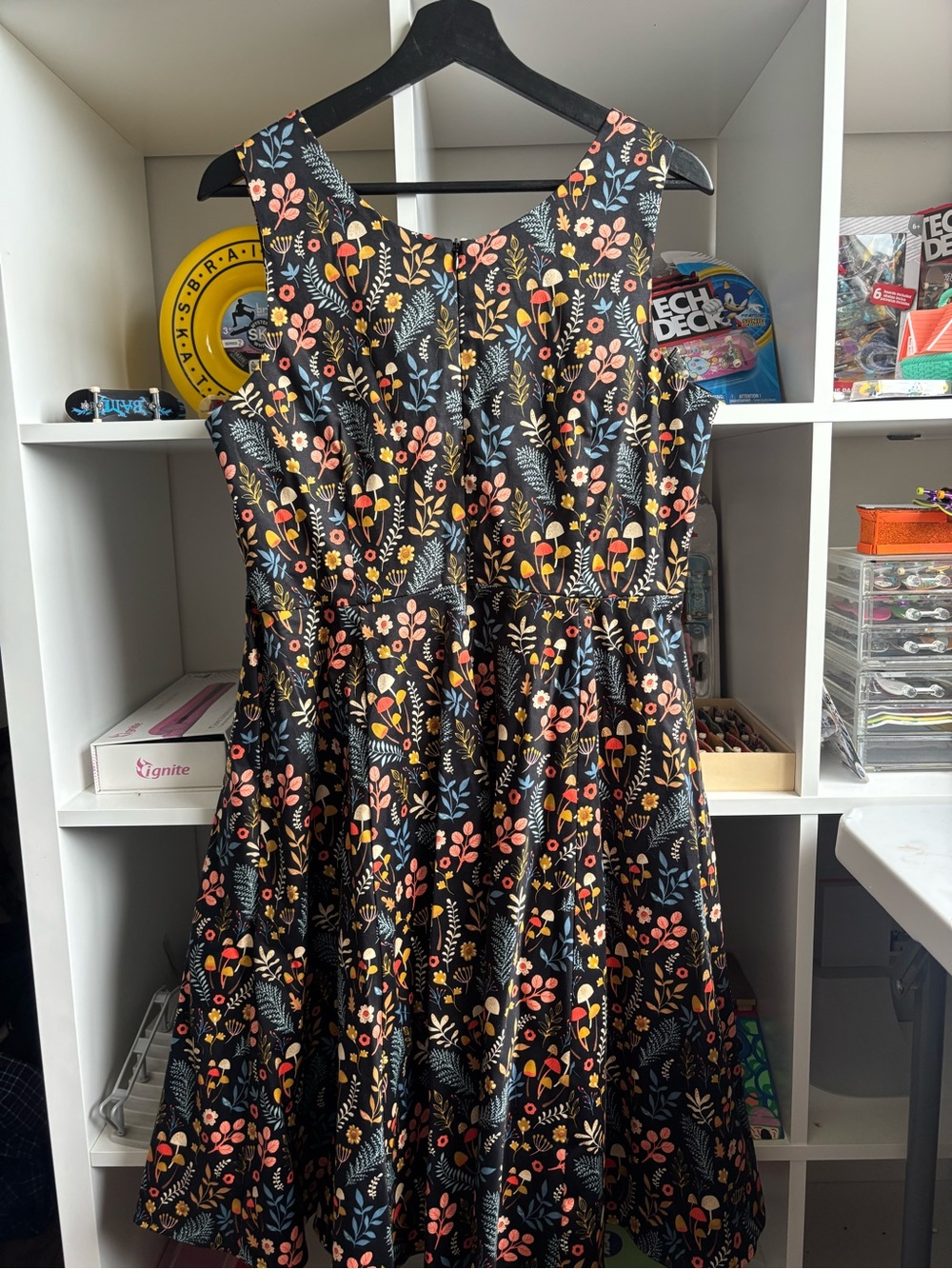 New with tags Eva rose floral dress